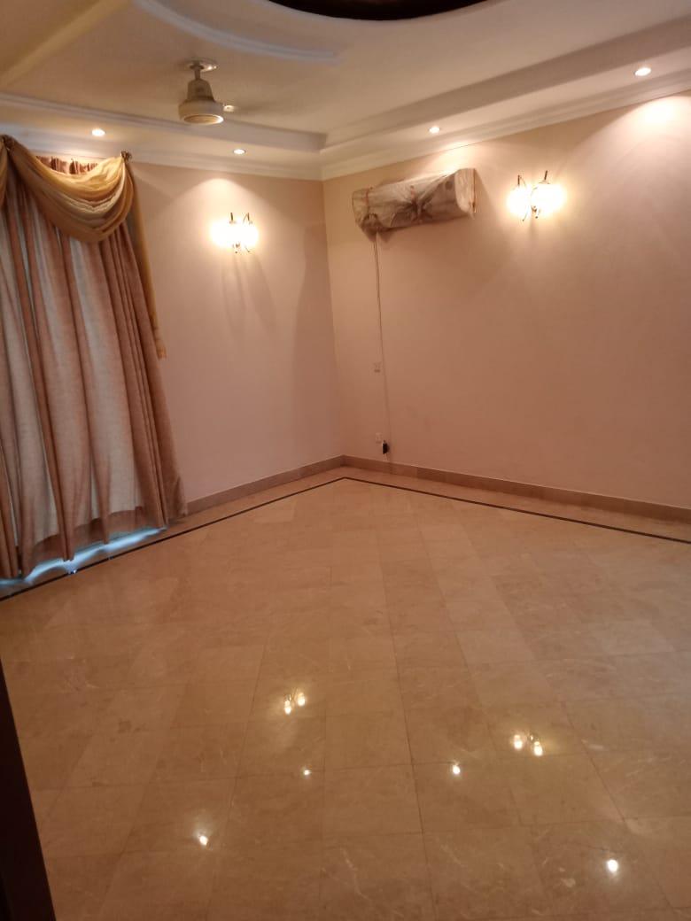 1 Kanal Bungalow for Sale in DHA Lahore PHASE 4