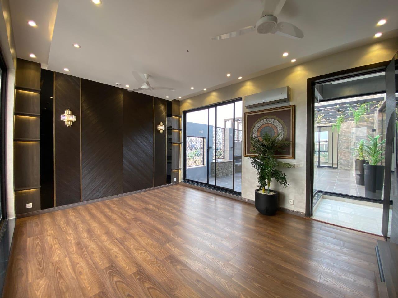 1 KANAL BUNGALOW FOR SALE IN DHA LAHORE PHASE 7