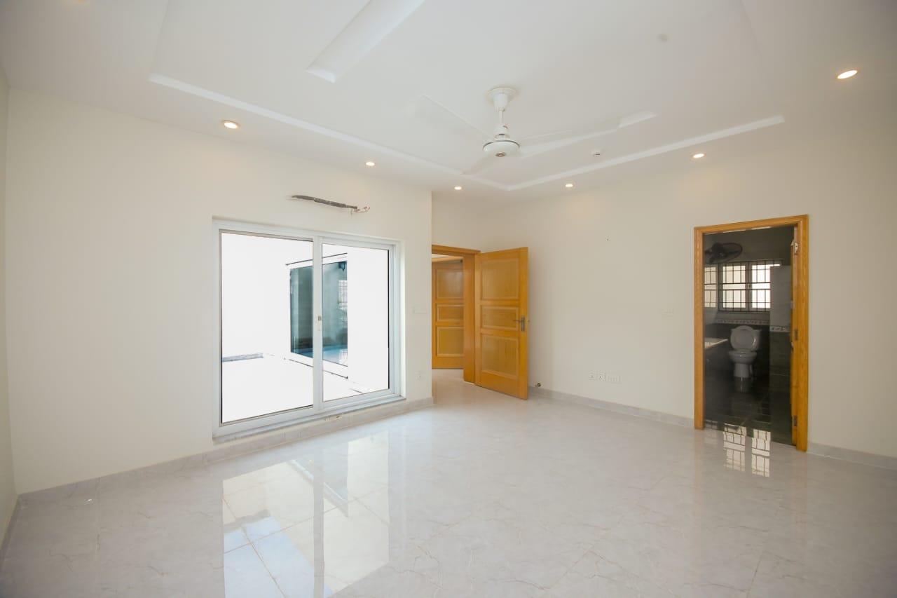 10 MARLA HOUSE BUNGALOW FOR SALE IN DHA LAHORE PHASE 5