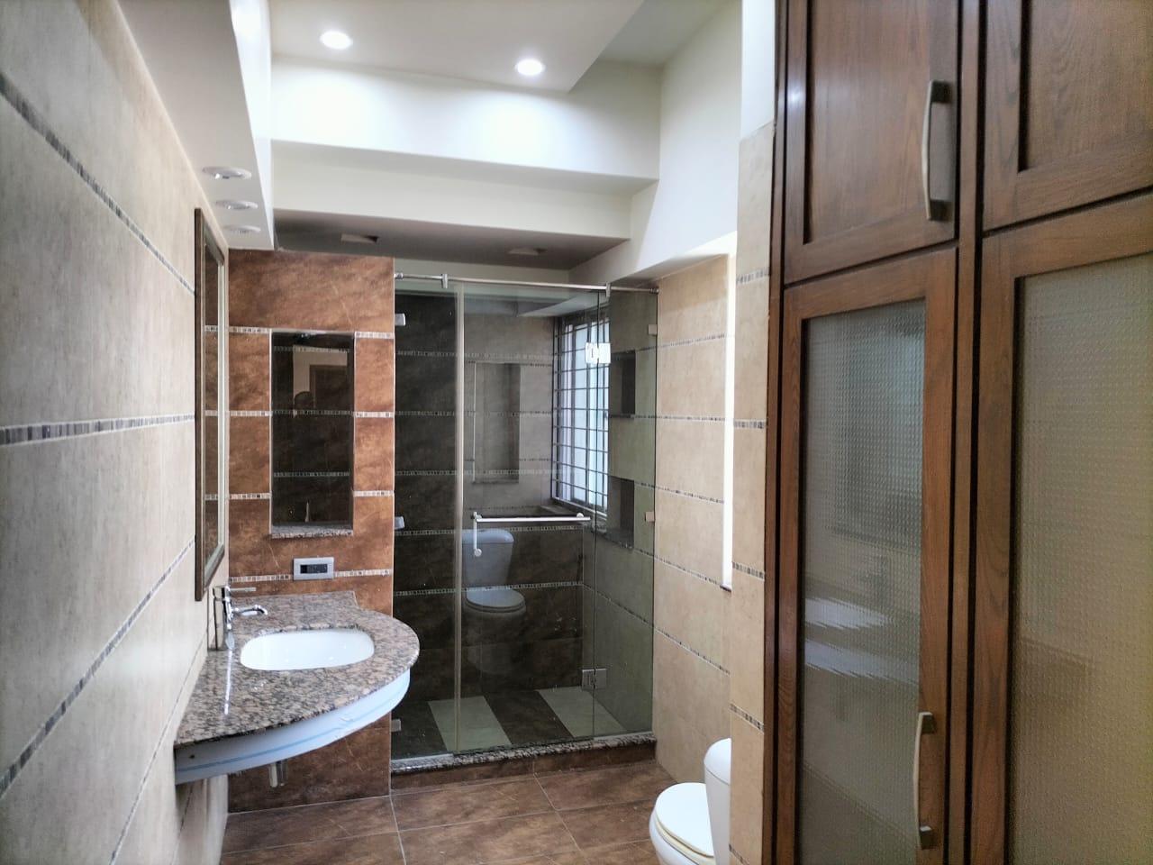 USED 1 KANAL BUNGALOW FOR SALE IN DHA LAHORE PHASE 3