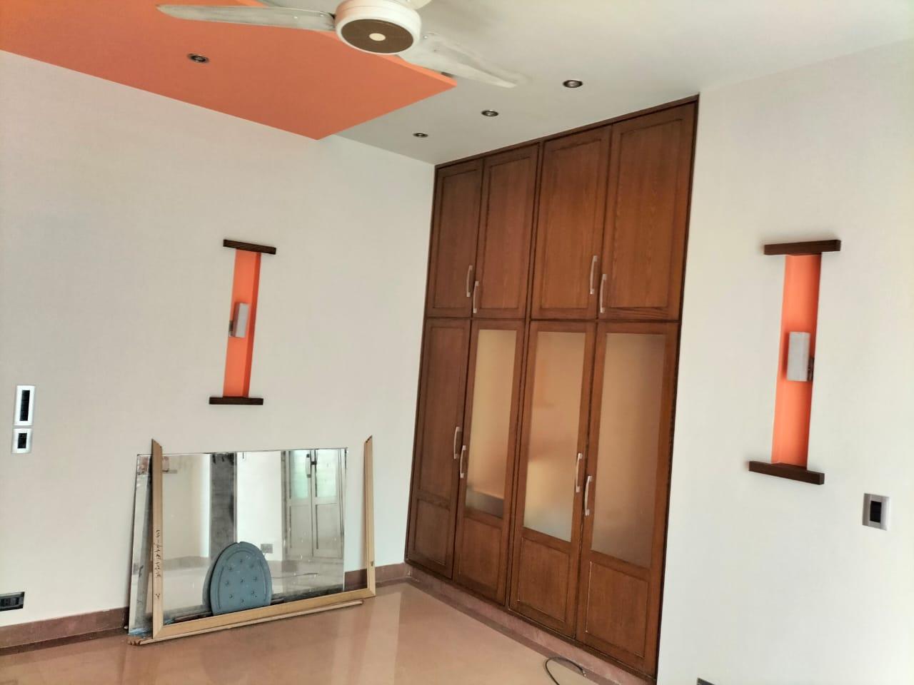 USED 1 KANAL BUNGALOW FOR SALE IN DHA LAHORE PHASE 3