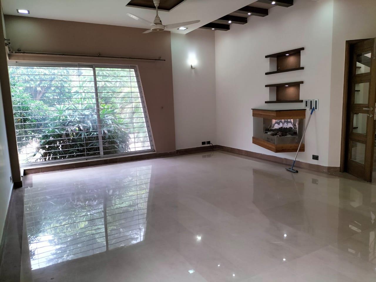 USED 1 KANAL BUNGALOW FOR SALE IN DHA LAHORE PHASE 3