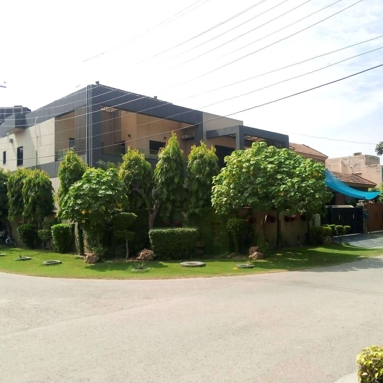 1 KANAL BUNGALOW FOR SALE IN DHA LAHORE PHASE 3