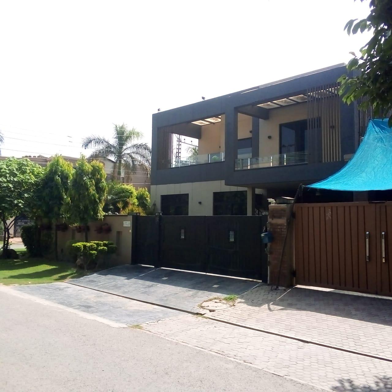 1 KANAL BUNGALOW FOR SALE IN DHA LAHORE PHASE 3