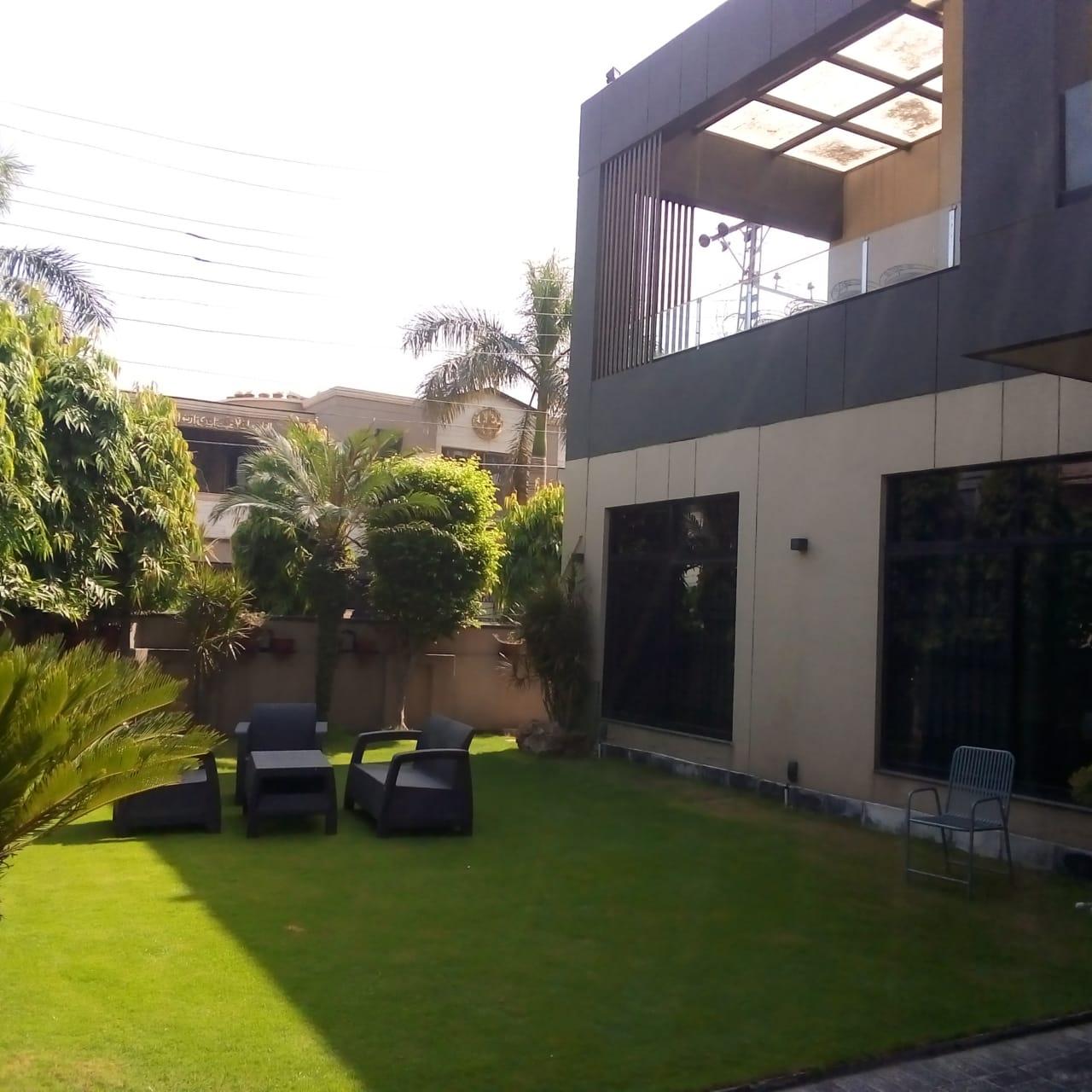 1 KANAL BUNGALOW FOR SALE IN DHA LAHORE PHASE 3