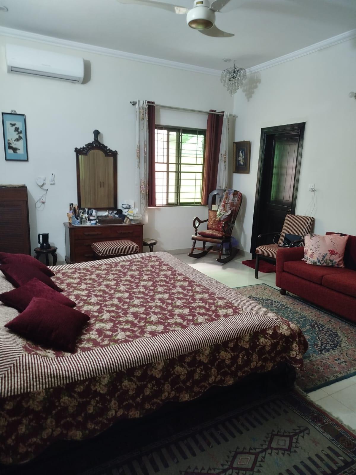 1 Kanal Bungalow for sale in DHA Lahore Phase 1