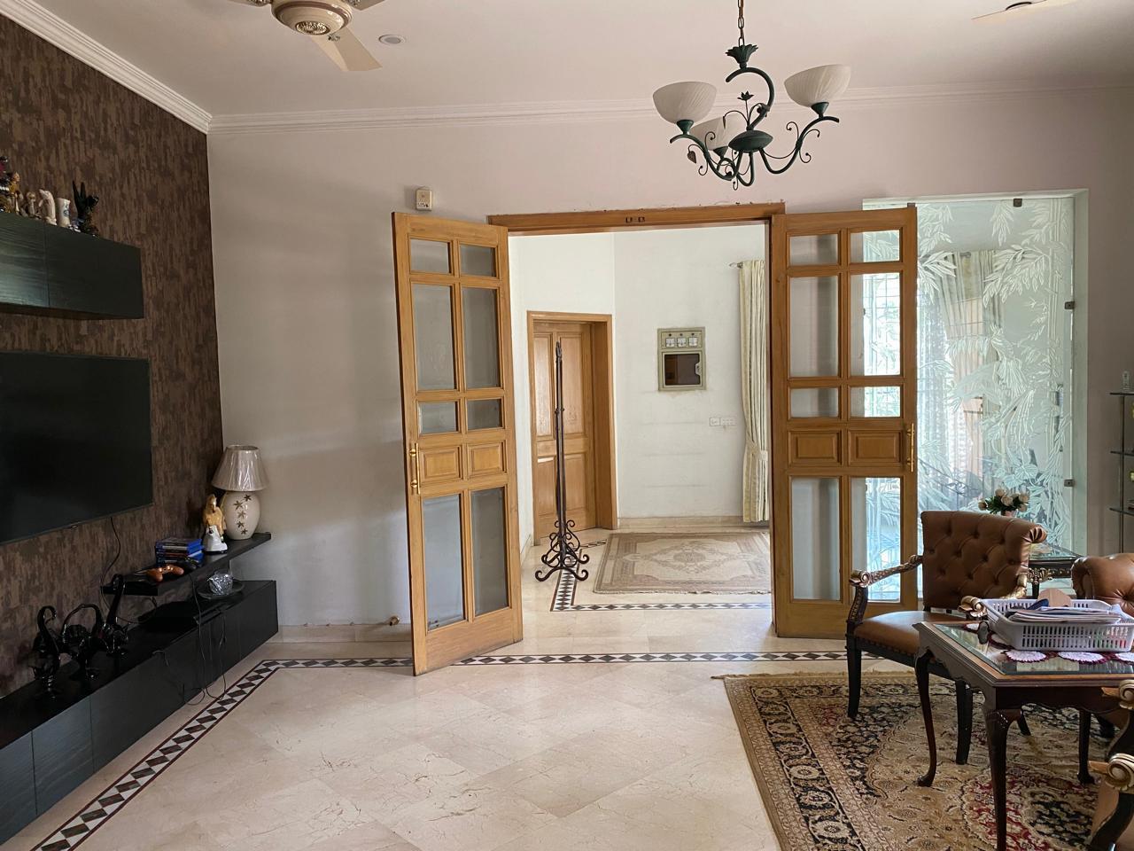 27 Marla Bungalow For Sale in Lahore Gulberg 3
