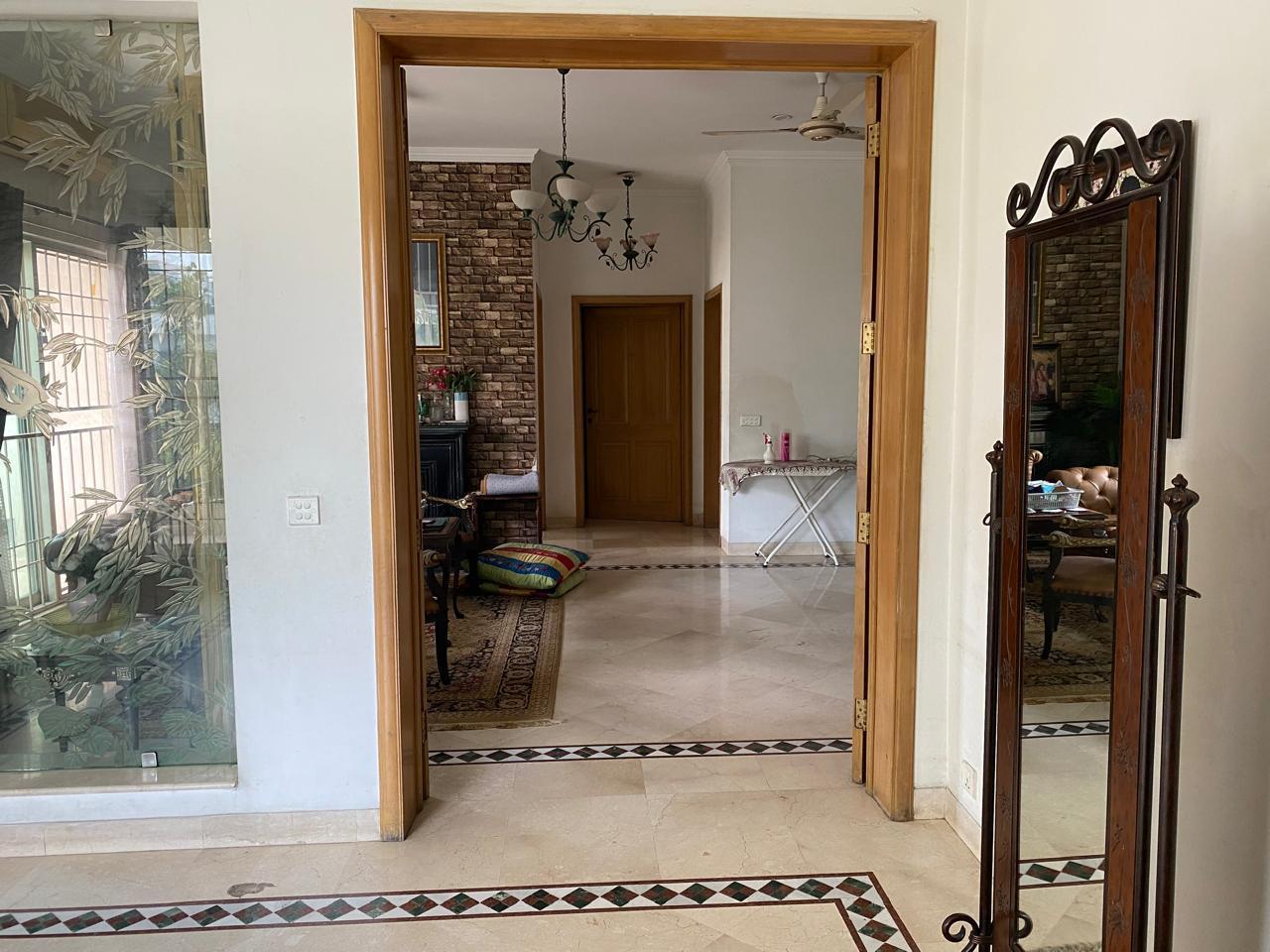 27 Marla Bungalow For Sale in Lahore Gulberg 3
