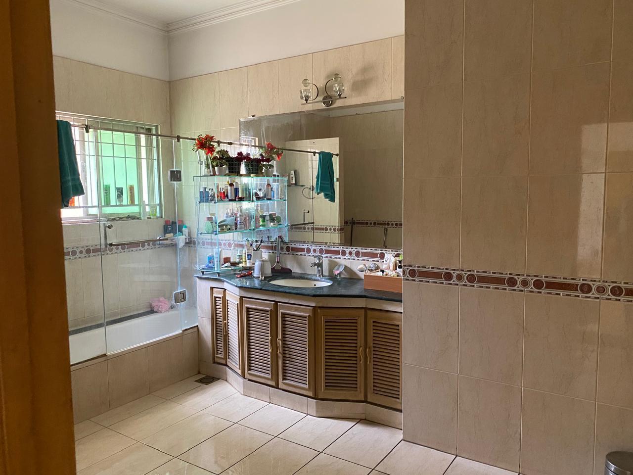 27 Marla Bungalow For Sale in Lahore Gulberg 3