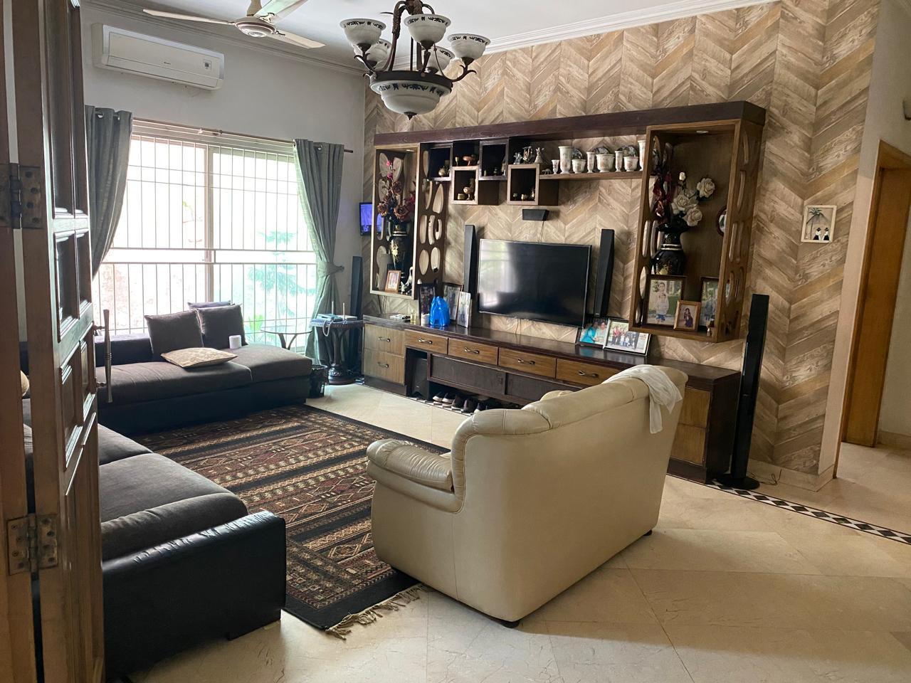 27 Marla Bungalow For Sale in Lahore Gulberg 3