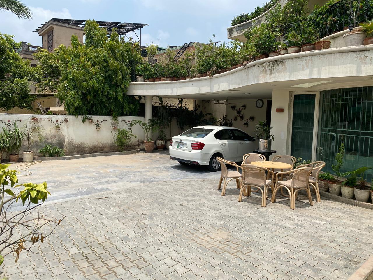 27 Marla Bungalow For Sale in Lahore Gulberg 3