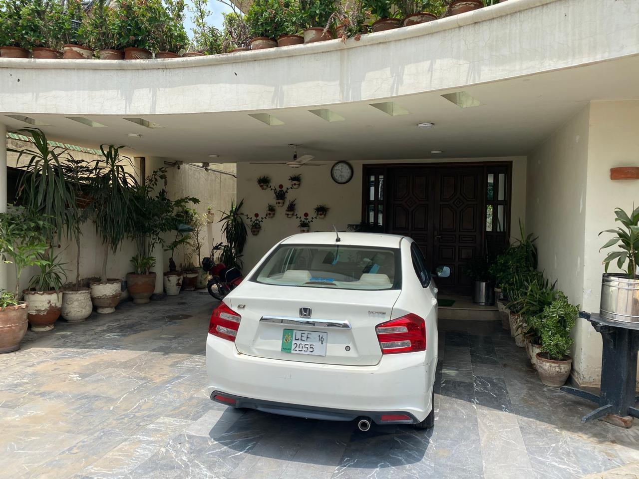 27 Marla Bungalow For Sale in Lahore Gulberg 3