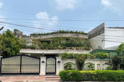 27 Marla Bungalow For Sale in Lahore Gulberg 3