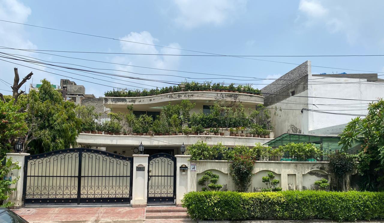 27 Marla Bungalow For Sale in Lahore Gulberg 3