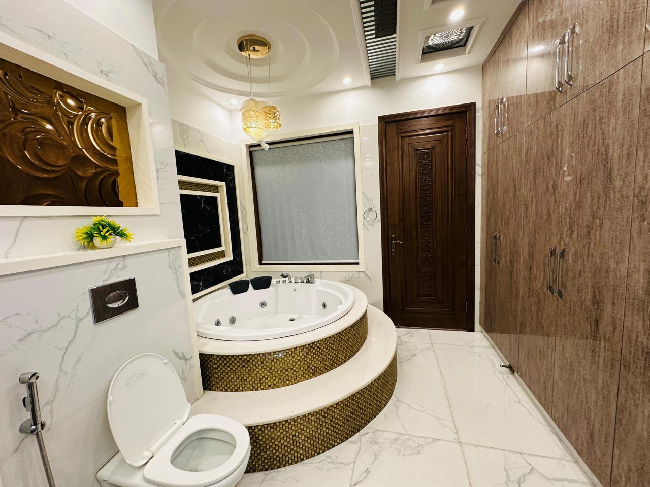 1 kanal Bungalow for Sale in DHA lahore (Air avenue) Phase 8