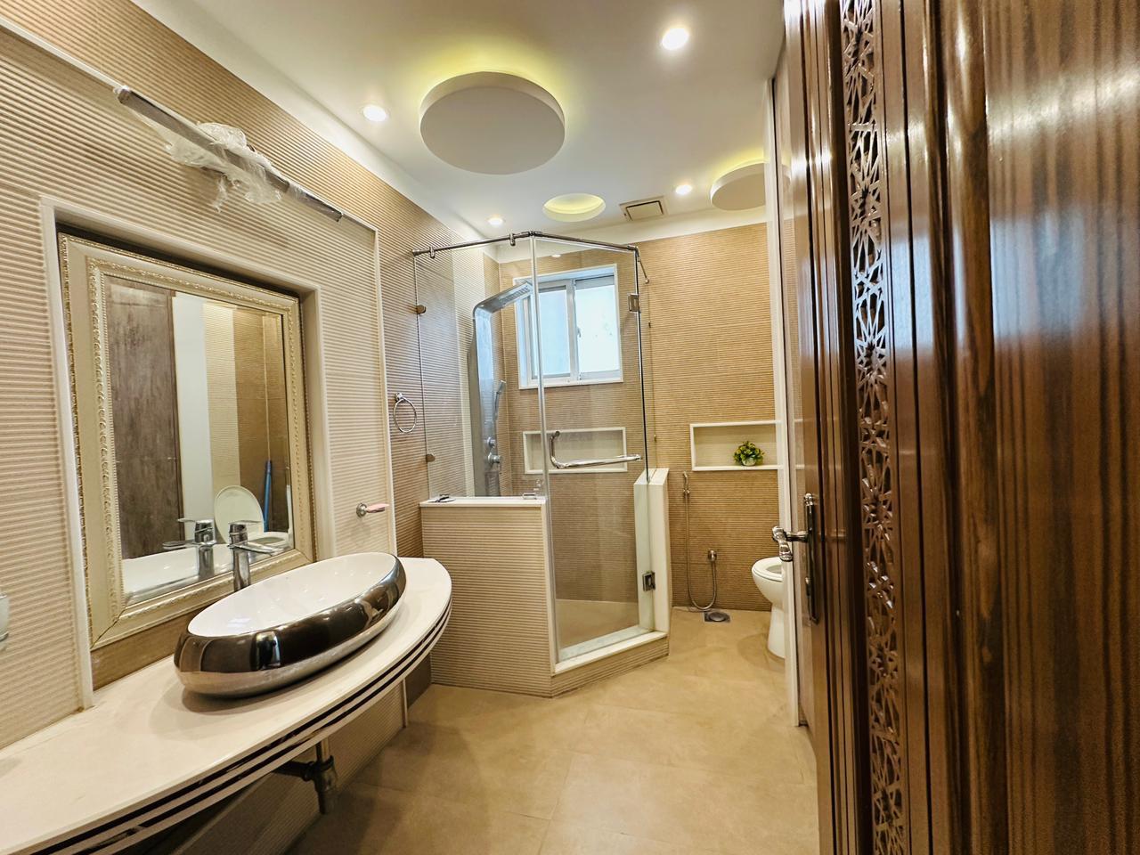 1 kanal Bungalow for Sale in DHA lahore (Air avenue) Phase 8