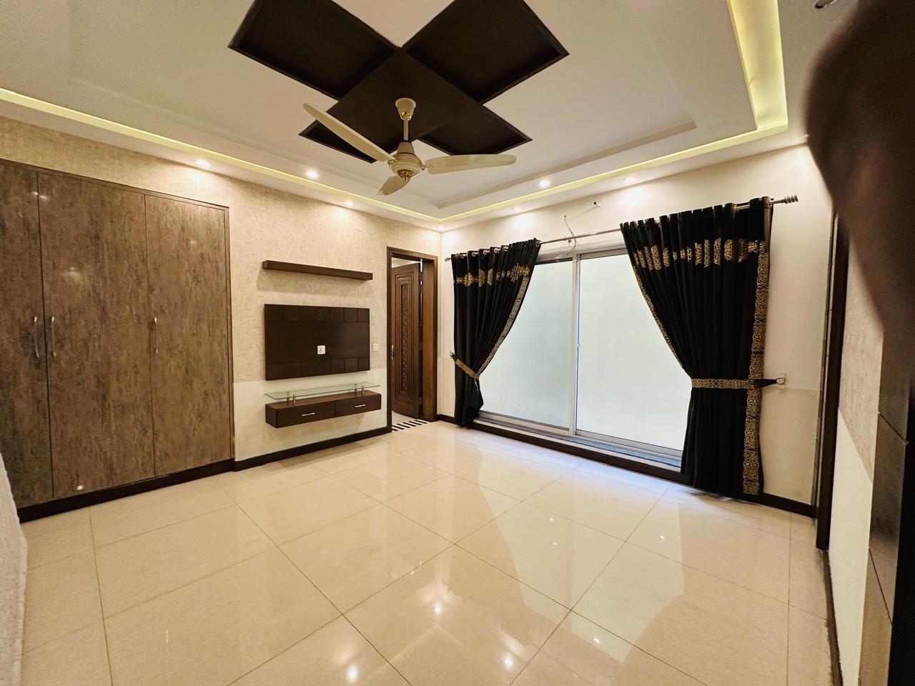1 kanal Bungalow for Sale in DHA lahore (Air avenue) Phase 8